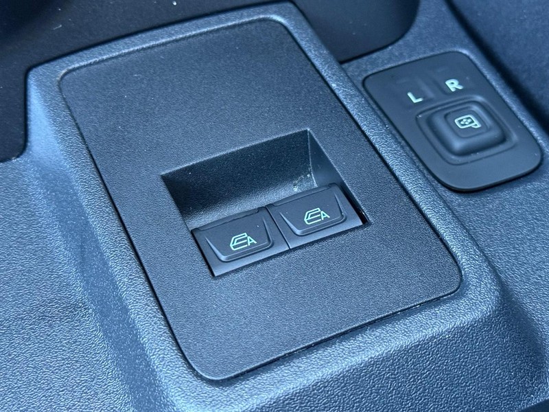 Ford Bronco Vehicle Full-screen Gallery Image 19