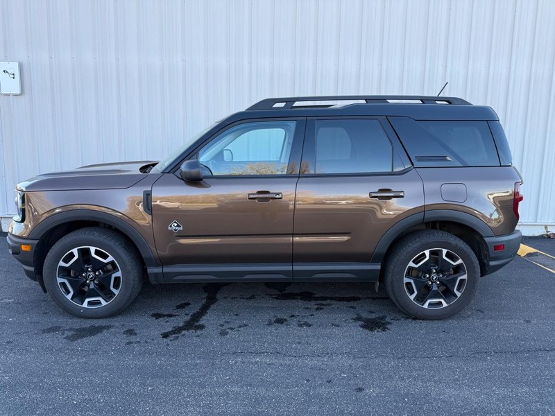 Ford Bronco Sport Vehicle Full-screen Gallery Image 2