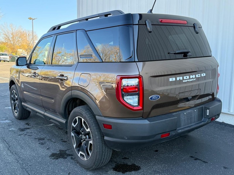 Ford Bronco Sport Vehicle Full-screen Gallery Image 3