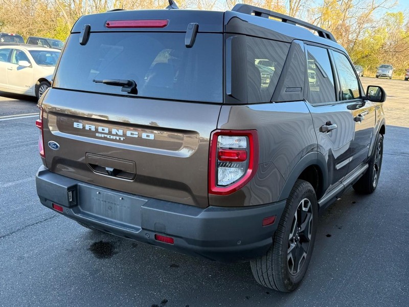 Ford Bronco Sport Vehicle Full-screen Gallery Image 6