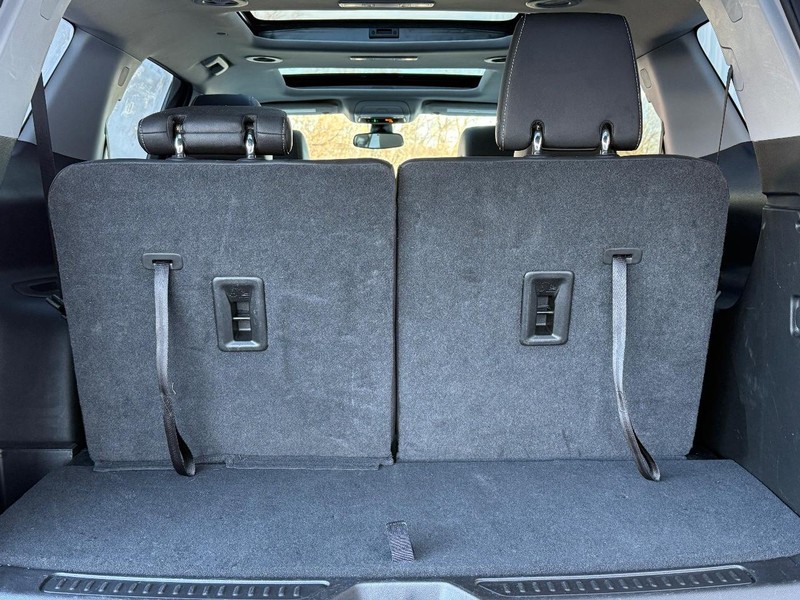 GMC Acadia Vehicle Full-screen Gallery Image 5