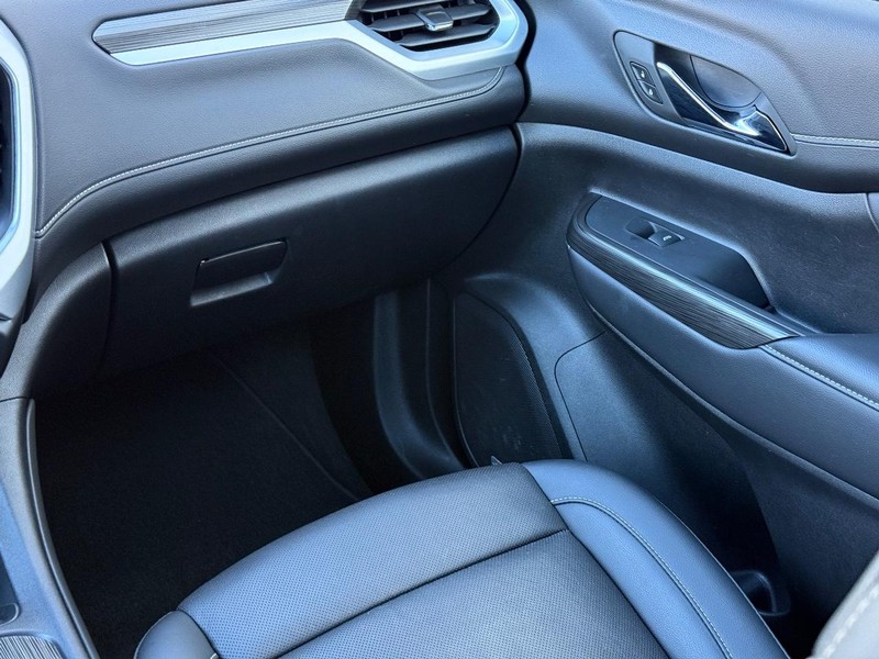 GMC Acadia Vehicle Full-screen Gallery Image 15