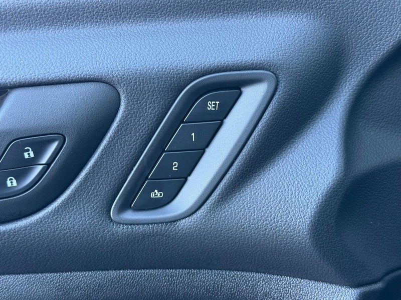 GMC Acadia Vehicle Full-screen Gallery Image 16