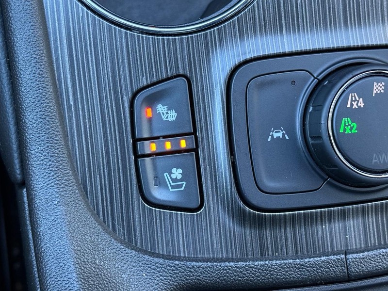 GMC Acadia Vehicle Full-screen Gallery Image 21