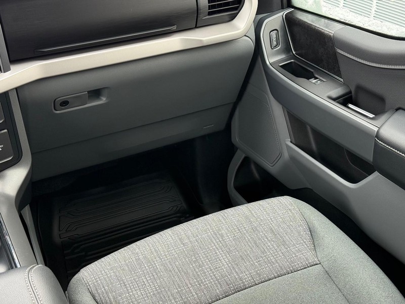 Ford F-150 Vehicle Full-screen Gallery Image 15