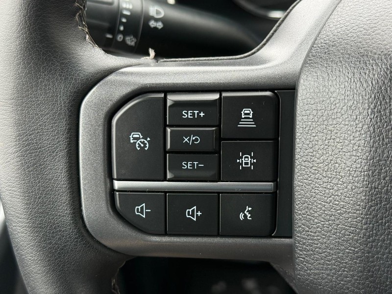 Ford F-150 Vehicle Full-screen Gallery Image 16