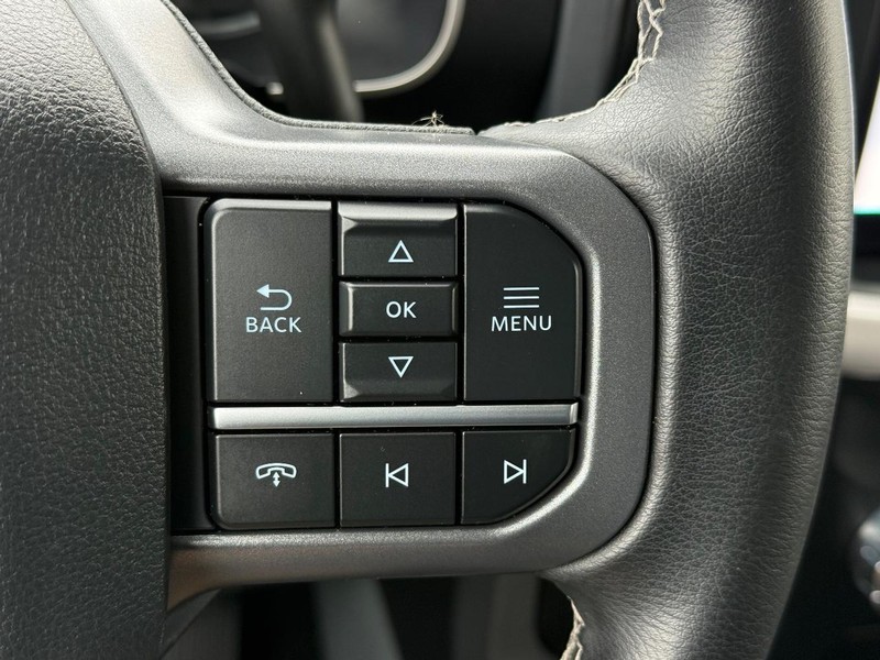 Ford F-150 Vehicle Full-screen Gallery Image 17