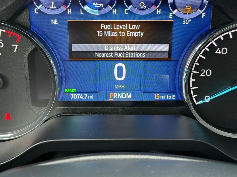 Ford F-150 Vehicle Full-screen Gallery Image 18