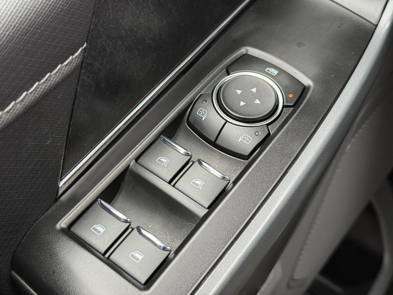 Ford F-150 Vehicle Full-screen Gallery Image 21