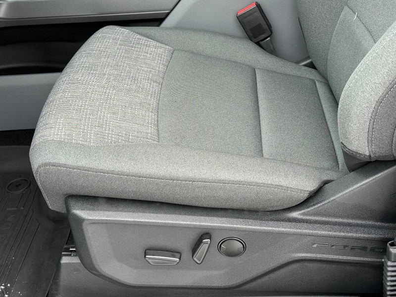 Ford F-150 Vehicle Full-screen Gallery Image 22