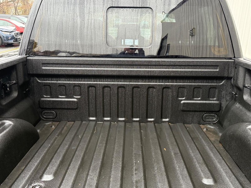 Ford F-150 Vehicle Full-screen Gallery Image 5