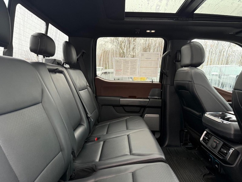 Ford F-150 Vehicle Full-screen Gallery Image 9