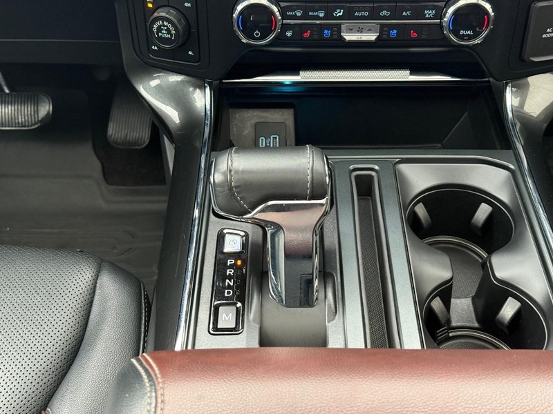 Ford F-150 Vehicle Full-screen Gallery Image 12