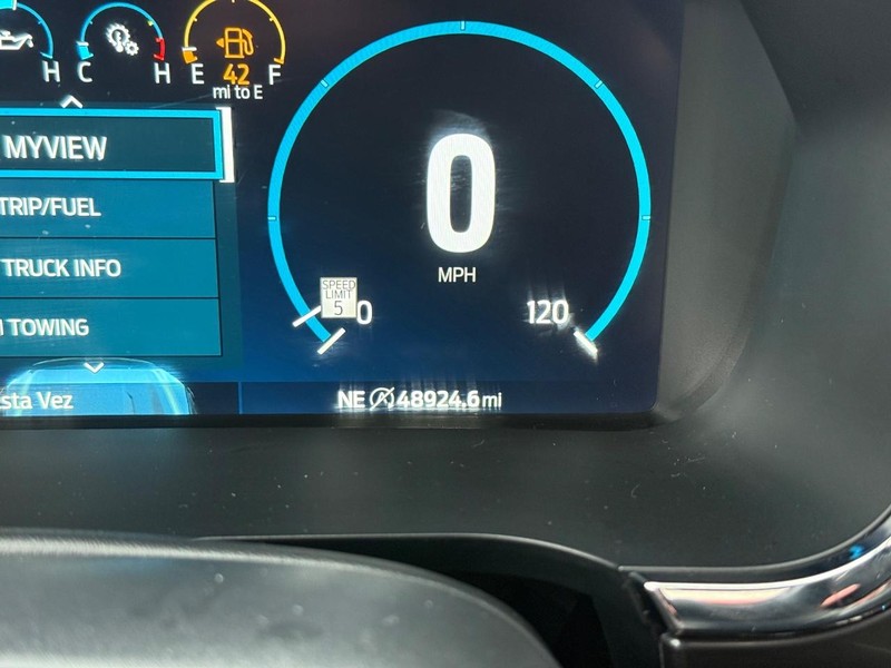 Ford F-150 Vehicle Full-screen Gallery Image 17