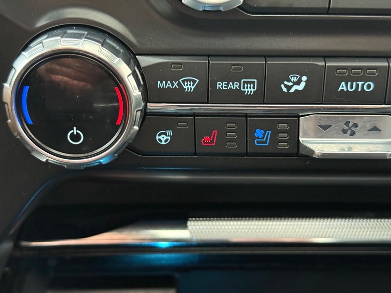 Ford F-150 Vehicle Full-screen Gallery Image 19