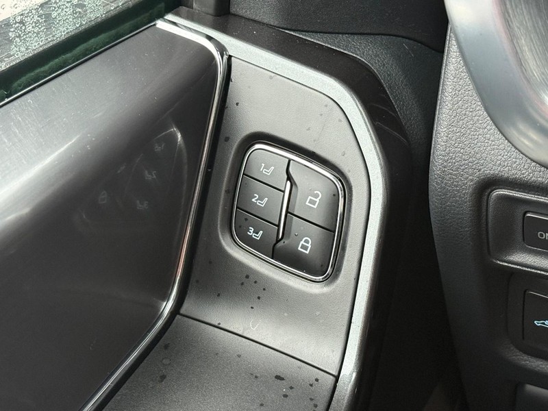 Ford F-150 Vehicle Full-screen Gallery Image 20