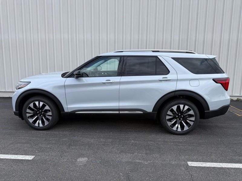 Ford Explorer Vehicle Full-screen Gallery Image 2