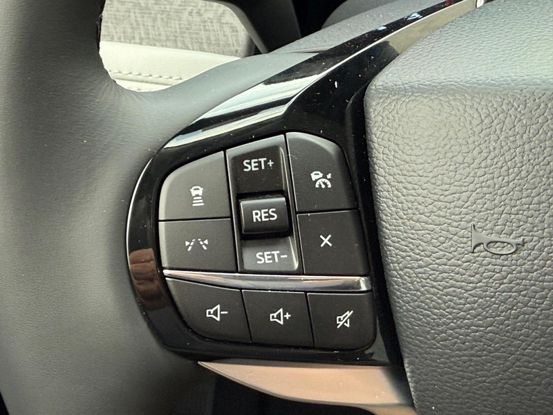 Ford Explorer Vehicle Full-screen Gallery Image 12