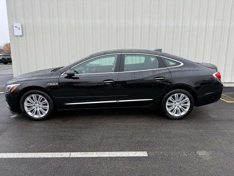 Buick LaCrosse Vehicle Full-screen Gallery Image 2