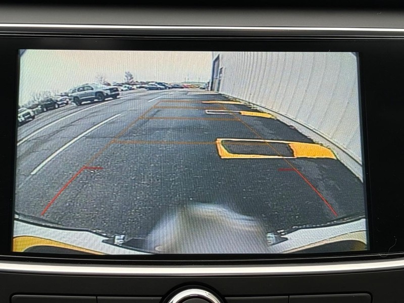 Buick LaCrosse Vehicle Full-screen Gallery Image 18