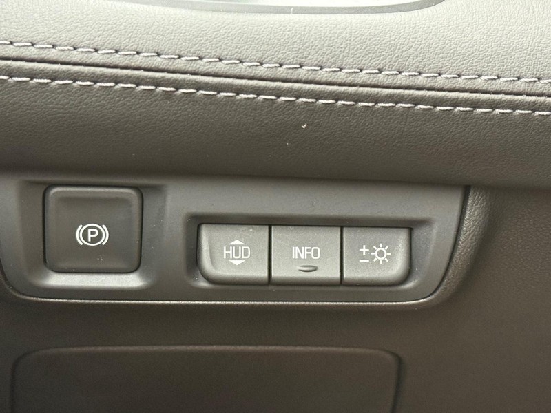 Buick LaCrosse Vehicle Full-screen Gallery Image 21