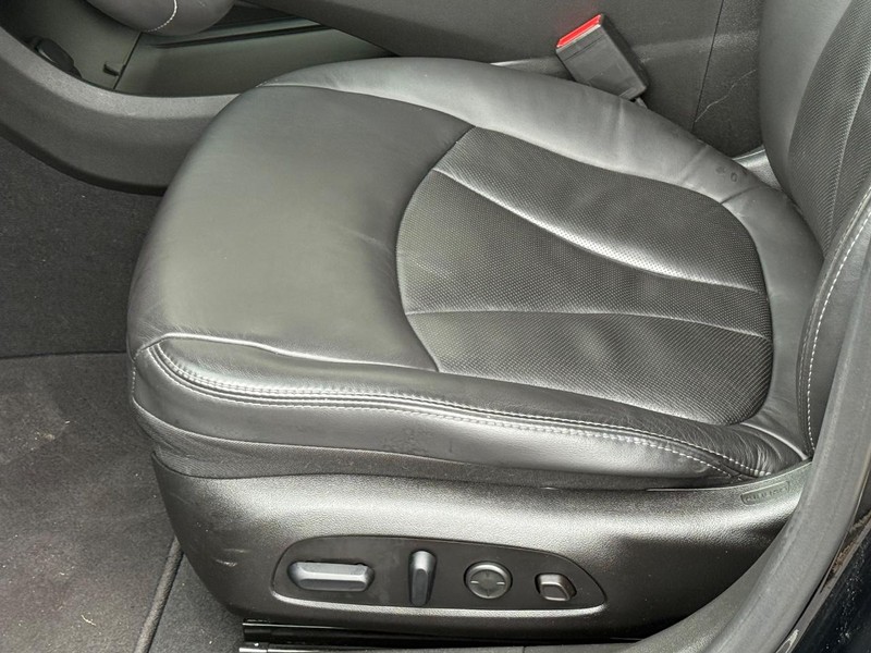 Buick LaCrosse Vehicle Full-screen Gallery Image 22