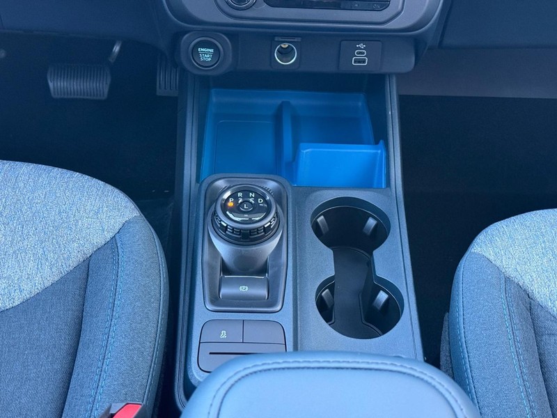 Ford Maverick Vehicle Full-screen Gallery Image 8