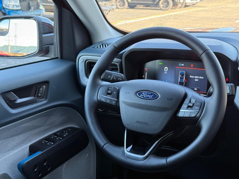 Ford Maverick Vehicle Full-screen Gallery Image 9