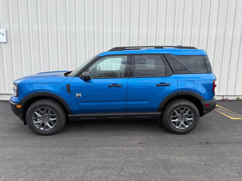 Ford Bronco Sport Vehicle Full-screen Gallery Image 2