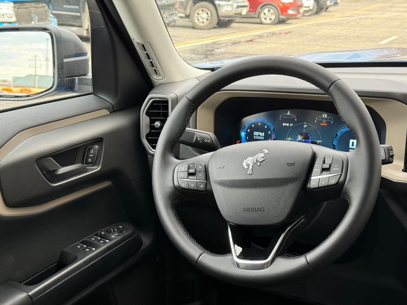 Ford Bronco Sport Vehicle Full-screen Gallery Image 8