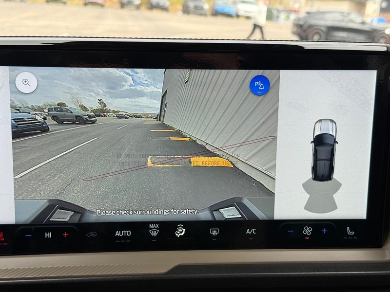 Ford Bronco Sport Vehicle Full-screen Gallery Image 12