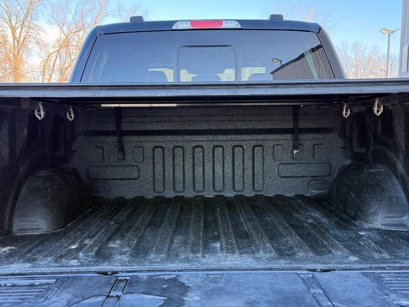 Ford F-150 Vehicle Full-screen Gallery Image 5