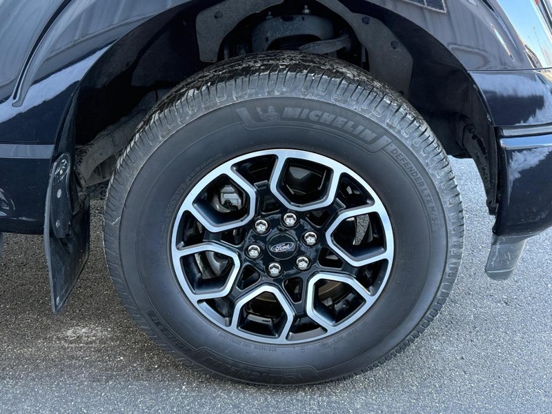 Ford F-150 Vehicle Full-screen Gallery Image 7