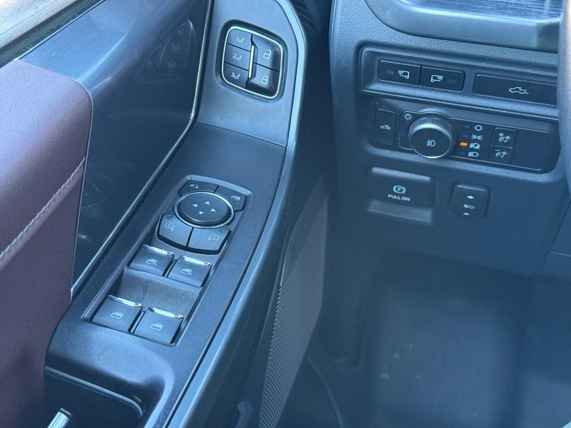 Ford F-150 Vehicle Full-screen Gallery Image 20