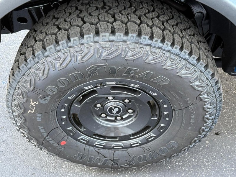 Ford Bronco Vehicle Full-screen Gallery Image 4