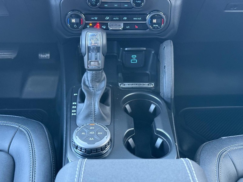 Ford Bronco Vehicle Full-screen Gallery Image 8