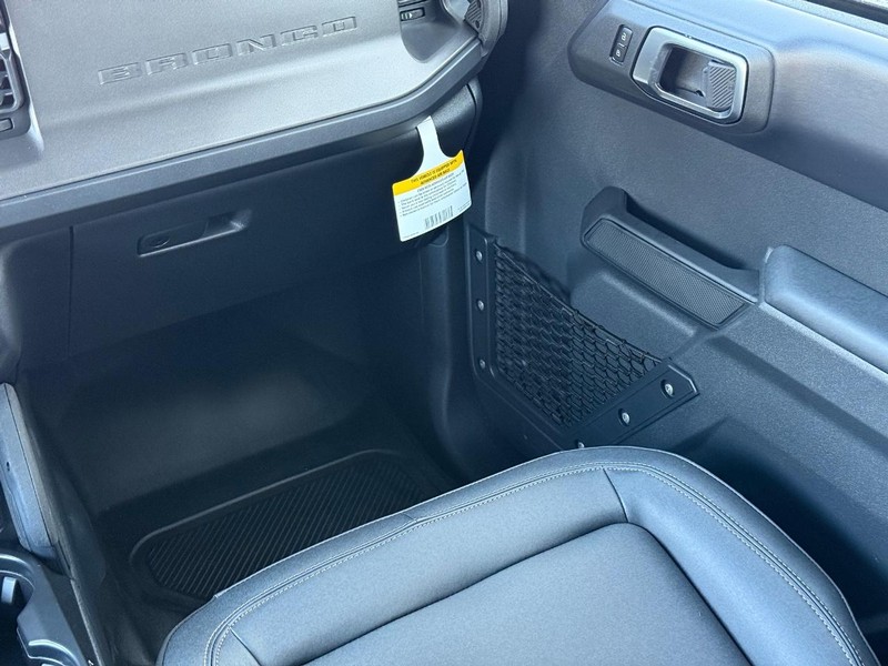 Ford Bronco Vehicle Full-screen Gallery Image 10