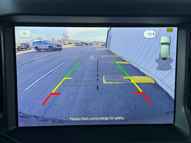 Ford Bronco Vehicle Full-screen Gallery Image 13