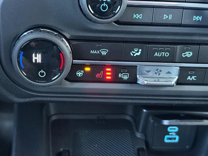 Ford Bronco Vehicle Full-screen Gallery Image 14