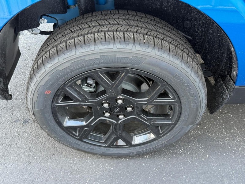 Ford Maverick Vehicle Full-screen Gallery Image 4