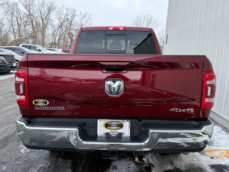 Ram 3500 Vehicle Full-screen Gallery Image 4