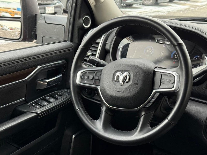 Ram 3500 Vehicle Full-screen Gallery Image 12