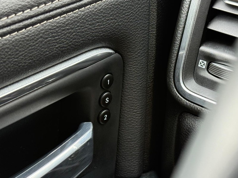 Ram 3500 Vehicle Full-screen Gallery Image 14