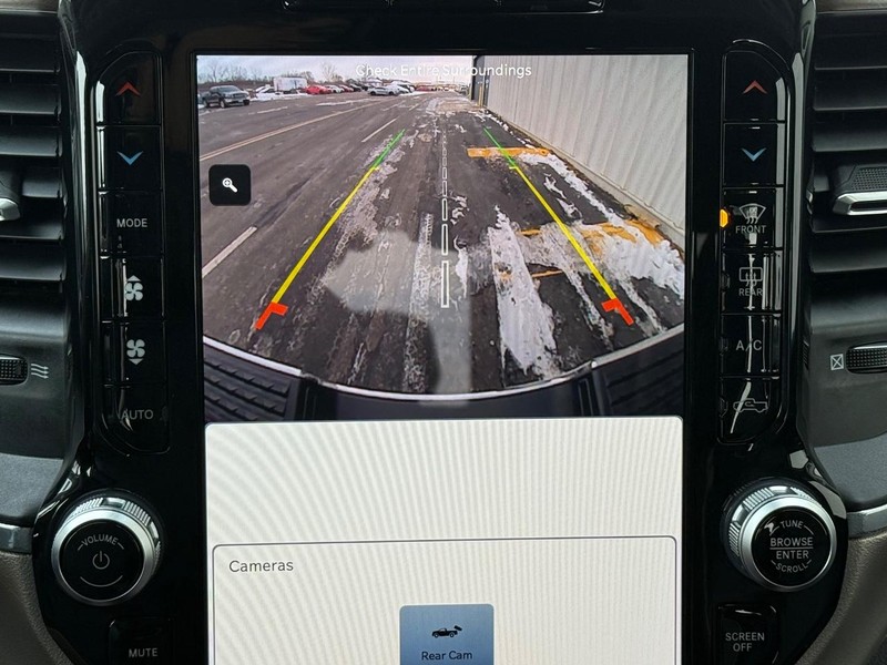 Ram 3500 Vehicle Full-screen Gallery Image 18