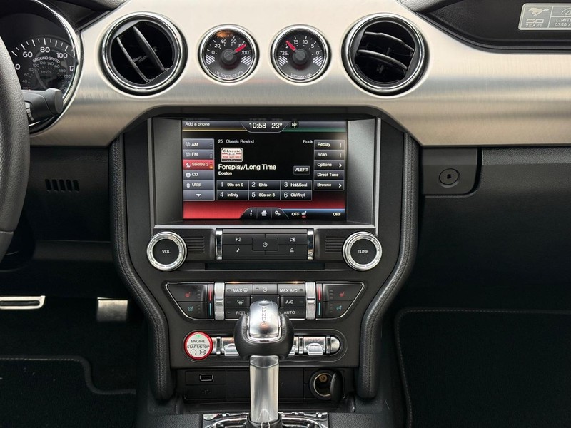 Ford Mustang Vehicle Full-screen Gallery Image 10