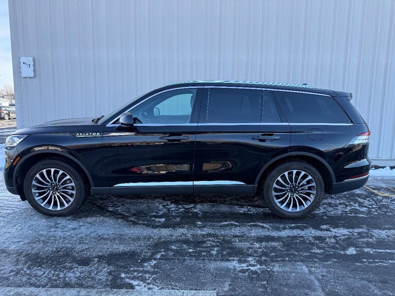 Lincoln Aviator Vehicle Full-screen Gallery Image 2