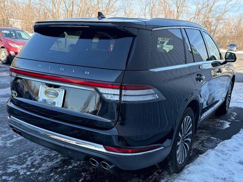 Lincoln Aviator Vehicle Full-screen Gallery Image 6