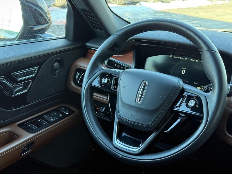 Lincoln Aviator Vehicle Full-screen Gallery Image 14