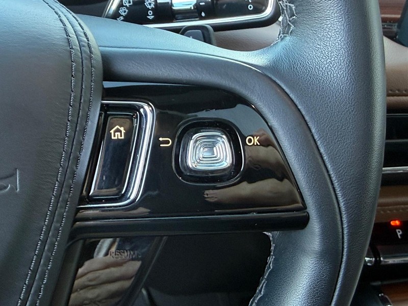 Lincoln Aviator Vehicle Full-screen Gallery Image 18