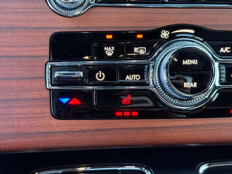 Lincoln Aviator Vehicle Full-screen Gallery Image 21